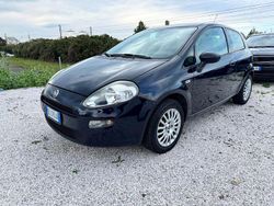 Nero Usata 2015 Fiat Punto Lounge Tre volumi | 6300 € (Buon prezzo)