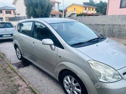 Usata 2004 Toyota Corolla Verso Monovolume | 2000 €