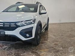 Bianco Nuova 2025 Dacia Sandero Essentiel Due volumi | 16.990 € (Buon prezzo)