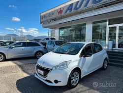 Bianco Usata 2013 Peugeot 208 Active Due volumi | 4900 € (Buon prezzo)