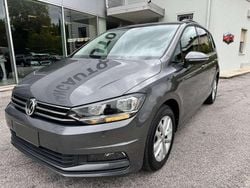 Grigio scuro Usata 2018 VW Touran Executive Monovolume | 14.900 € (Ottimo prezzo)