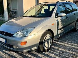 Usata 1999 Ford Focus Ghia Station wagon | 900 € (Molto cara)