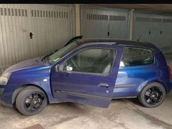 Blu/azzurro Usata 2003 Renault Clio II Dynamique Tre volumi | 2500 € (Buon prezzo)