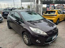 Viola Usata 2009 Ford Fiesta Titanium Tre volumi | 2500 € (Buon prezzo)