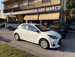 Bianco Usata 2023 Toyota Yaris Active Tre volumi | 15.500 € (Buon prezzo)