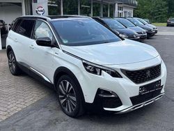 Bianco perla tetto nero Usata 2019 Peugeot 5008 GT-line Monovolume | 26.500 € (Molto cara)