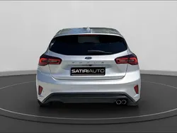 Grigio chiaro Usata 2024 Ford Focus ST-Line Tre volumi | 22.500 € (Buon prezzo)