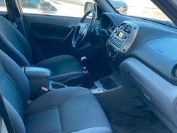 Grigio Usata 2004 Toyota RAV4 Tre volumi | 1450 € (Ottimo prezzo)