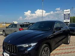 Blu/azzurro Usata 2017 Maserati Levante GranLusso SUV | 28.980 € (Ottimo prezzo)