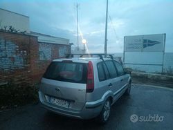 Usata 2003 Ford Fusion Due volumi | 700 € (Ottimo prezzo)