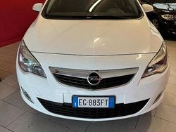 Bianco Usata 2011 Opel Astra Coupé | 2000 € (Buon prezzo)