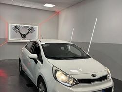 Bianco Usata 2016 Kia Rio Tre volumi | 6000 € (Buon prezzo)