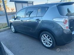 Grigio Usata 2009 Toyota Verso Monovolume | 5800 € (Molto cara)