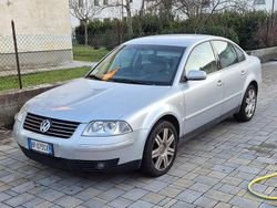 Grigio Usata 2001 VW Passat Highline Tre volumi | 2650 €
