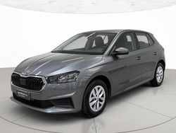 Grigio graphite metallizzato Usata 2023 Skoda Fabia Ambition Tre volumi | 14.900 € (Buon prezzo)