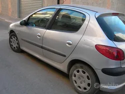 Usata 2005 Peugeot 206 Tre volumi | 2050 € (Buon prezzo)
