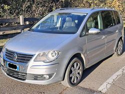 Usata 2010 VW Touran Highline Monovolume | 2200 € (Buon prezzo)