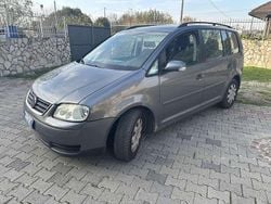 Usata 2006 VW Touran Highline Monovolume | 2700 € (Cara)