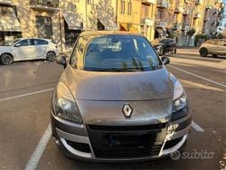 Grigio Usata 2011 Renault Scénic III Monovolume | 2200 €