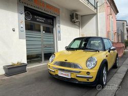 Giallo Usata 2001 Mini Cooper Due volumi | 3300 € (Ottimo prezzo)