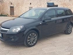 Nero Usata 2010 Opel Astra Station wagon | 2800 € (Ottimo prezzo)