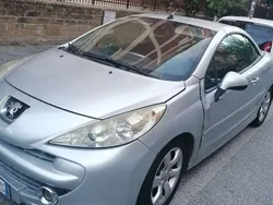Argento Usata 2008 Peugeot 207 CC Cabrio | 3200 € (Ottimo prezzo)