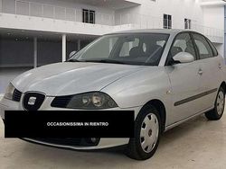 Grigio metallizzato Usata 2004 Seat Ibiza Reference Tre volumi | 2570 € (Buon prezzo)