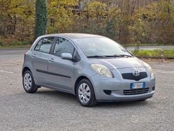 Grigio Usata 2006 Toyota Yaris Tre volumi | 3500 € (Buon prezzo)