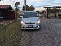 Grigio Usata 2010 Opel Zafira Monovolume | 2500 € (Buon prezzo)