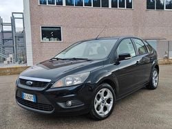 Nero Usata 2011 Ford Focus Tre volumi | 2999 € (Buon prezzo)