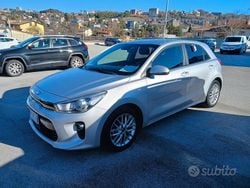 Grigio Usata 2018 Kia Rio Tre volumi | 9499 € (Buon prezzo)