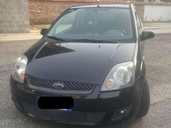Nero Usata 2007 Ford Fiesta Ghia Due volumi | 3300 € (Buon prezzo)