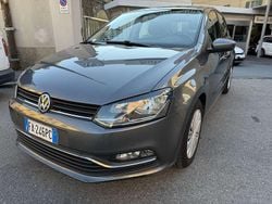 Grigio Usata 2015 VW Polo Comfortline Tre volumi | 8500 € (Buon prezzo)