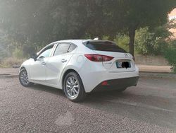 Bianco Usata 2015 Mazda 3 Essence Tre volumi | 12.000 € (Cara)
