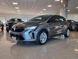 Grigio Nuova 2025 Renault Clio V Evolution Tre volumi | 17.650 € (Buon prezzo)