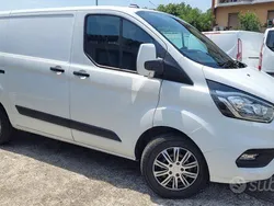 Bianco / pastello Usata 2021 Ford Transit Custom Trend Tre volumi | 13.500 € (Ottimo prezzo)