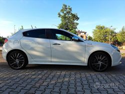 Bianco Usata 2013 Alfa Romeo Giulietta Due volumi | 8000 € (Cara)