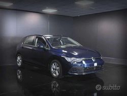 Blu Usata 2022 VW Golf VIII Life Tre volumi | 20.900 € (Buon prezzo)