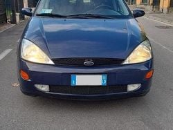Blu/azzurro Usata 2001 Ford Focus Zetec Tre volumi | 1600 € (Buon prezzo)