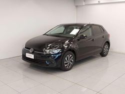 Deep black perlato Nuova 2025 VW Polo Life Tre volumi | 21.500 € (Buon prezzo)