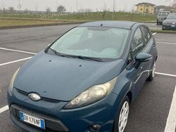 Blu Usata 2009 Ford Fiesta Tre volumi | 4299 € (Buon prezzo)