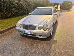 Argento Usata 2002 Mercedes E320 Avantgarde Tre volumi | 3500 €