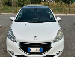 Bianco Usata 2014 Peugeot 208 Allure Due volumi | 7500 € (Buon prezzo)