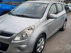 Grigio Usata 2011 Hyundai i20 Comfort Tre volumi | 3800 € (Buon prezzo)