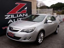Argento Usata 2010 Opel Astra Cosmo Tre volumi | 4900 € (Buon prezzo)