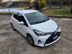 Bianco Usata 2016 Toyota Yaris Tre volumi | 9800 € (Cara)