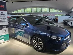 Blu/azzurro Usata 2022 Mercedes A180 Advanced Tre volumi | 25.600 € (Buon prezzo)