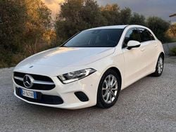 Bianco Usata 2019 Mercedes A160 Business Tre volumi | 17.990 € (Molto cara)