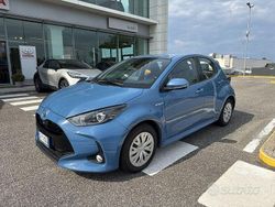 Blu Usata 2021 Toyota Yaris Hybrid Active Tre volumi | 13.900 € (Buon prezzo)