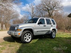 Grigio Usata 2006 Jeep Cherokee SUV | 8000 € (Molto cara)